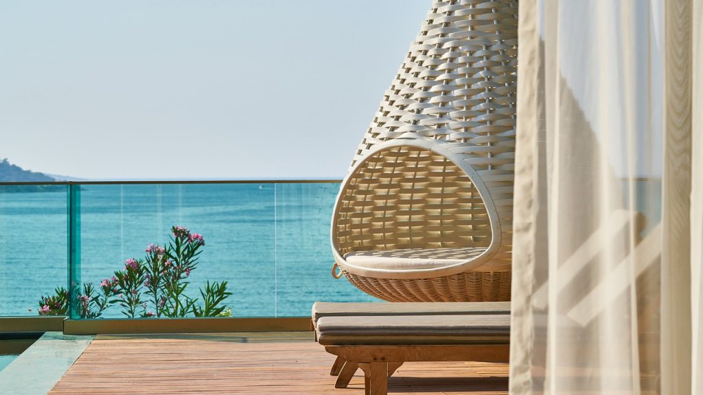 Aménagement extérieur : le mobilier et les accessoires indispensables