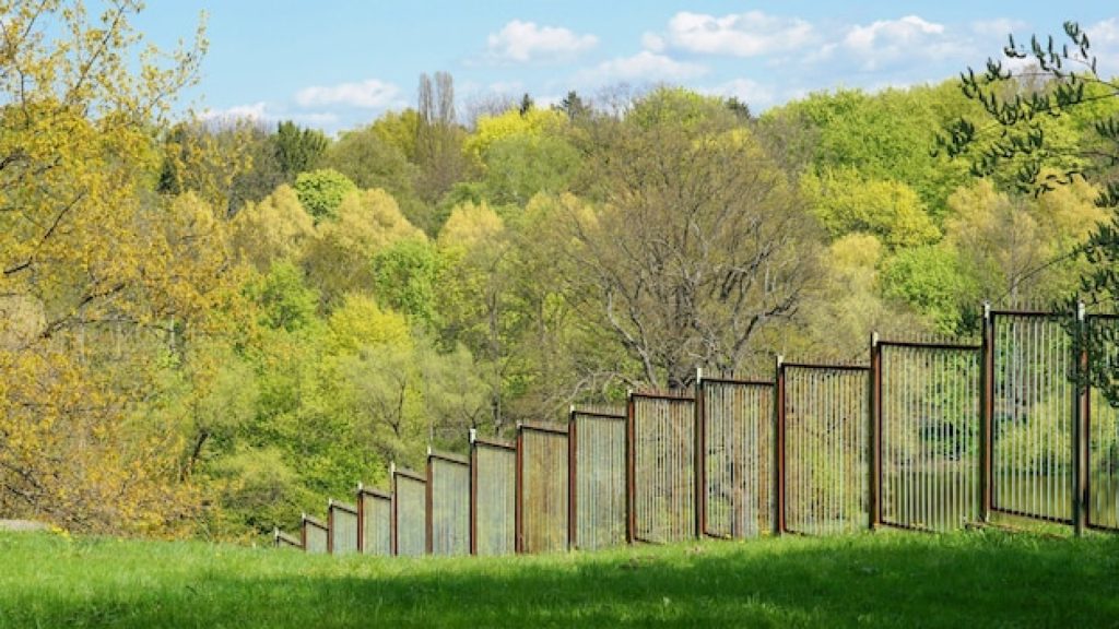 Clôture rigide : offrez protection et durabilité à votre espace